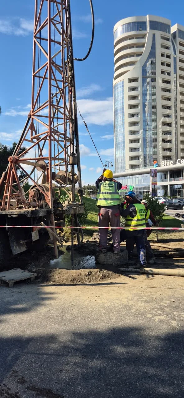 8  noyabr prospektinin Ramiz Quliyev küçəsi ilə kəsişməsində müxtəlif səviyyəli yol ötürücülərin tikintisinin layihələndirilməsi